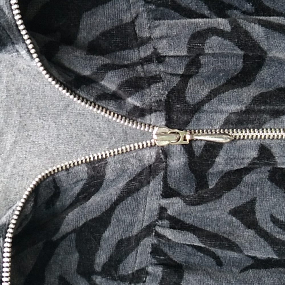 Black & Silver Velour ZipperedJacket (M) - Picture 3 of 10